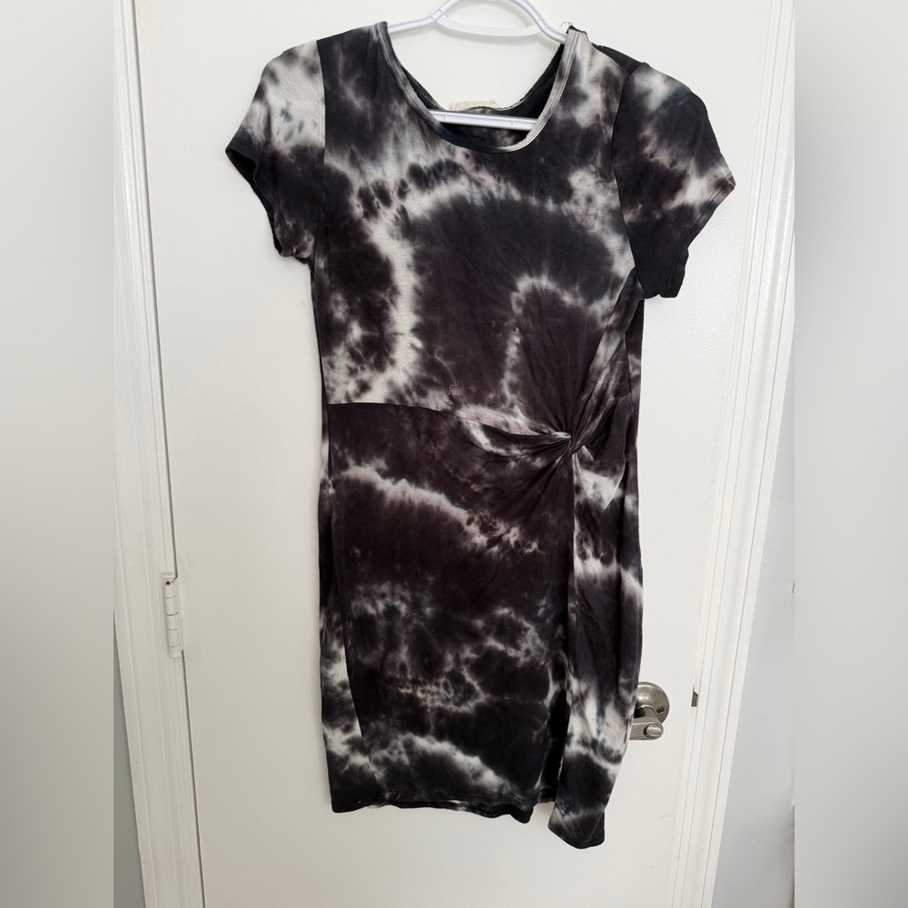 Olivia Rae Black & White Tie-Dye Twist Short Sleeve Dress